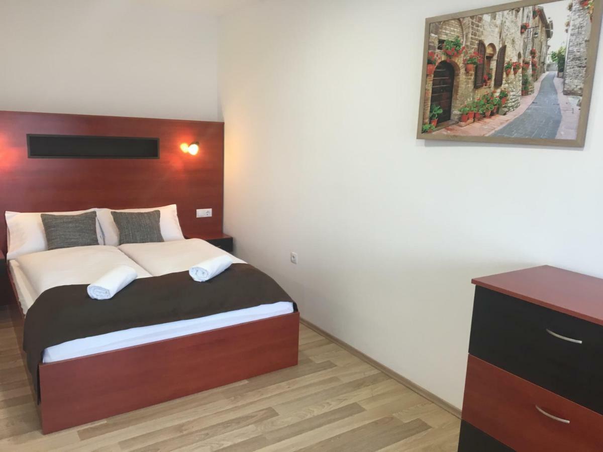 F&M Apartman Eger Eksteriør billede
