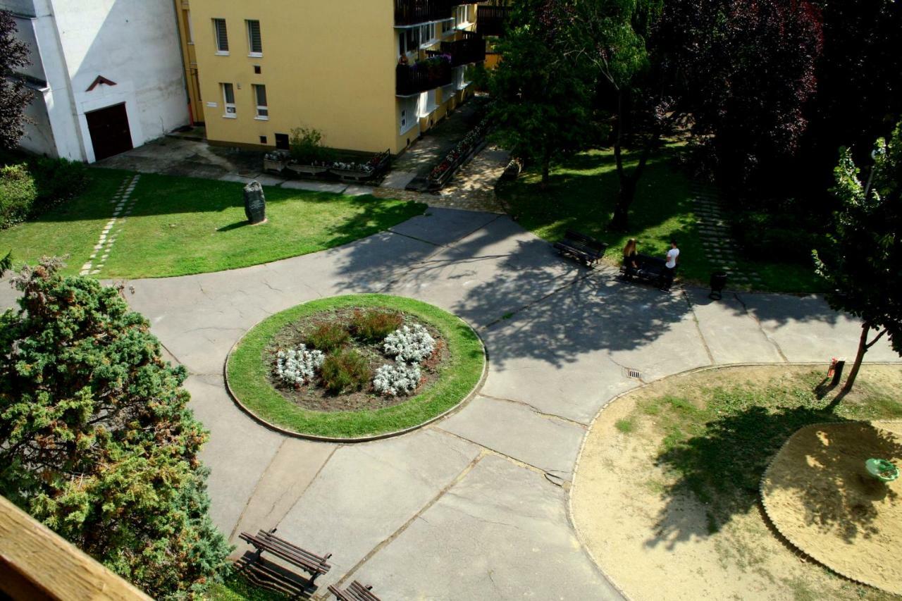 F&M Apartman Eger Eksteriør billede